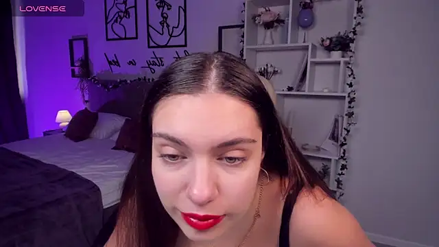 DaniellaLovely online show from October 4, 11:05 am