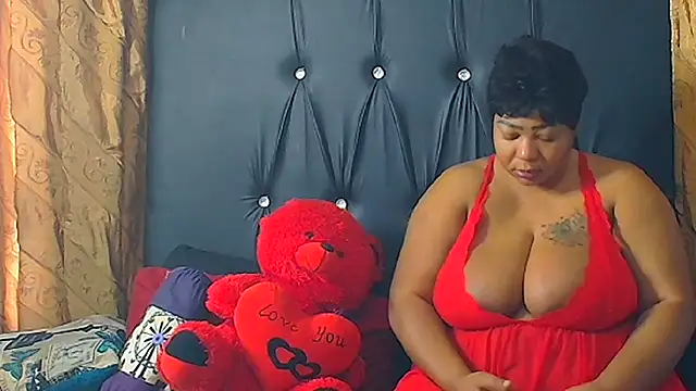 HUMONGUOUSTITSS online show from November 18, 6:58 am