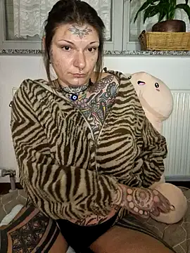 lizzardqueeen online show from November 22, 12:57 am