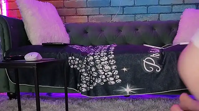 priselvis23 online show from July 12, 7:25 pm