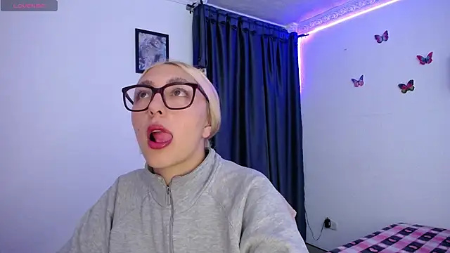 Soffy-brooks online show from April 28, 4:16 am