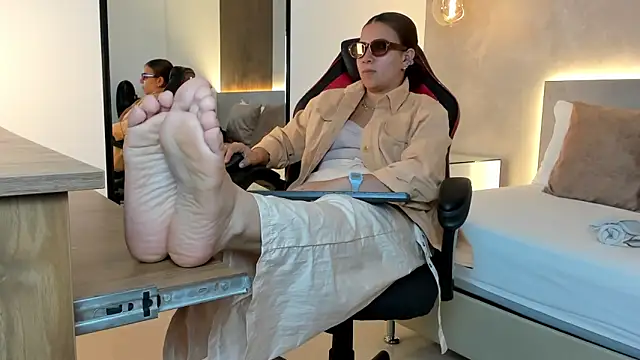 alma fenix online show from October 21, 1:48 pm