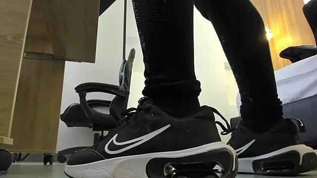 alma fenix online show from December 19, 1:14 pm