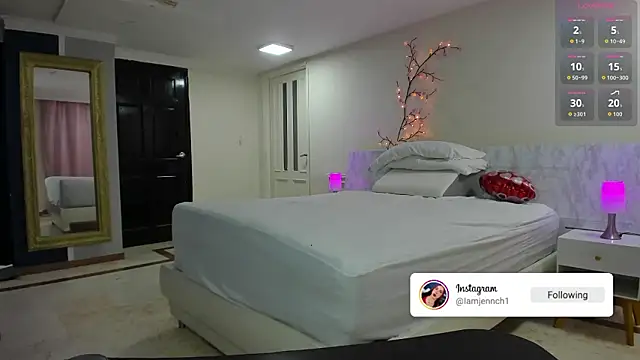 charolbruce 1 online show from February 20, 11:45 am