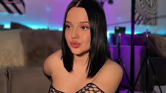 Li Amelie  online show from March 15, 6:10 pm