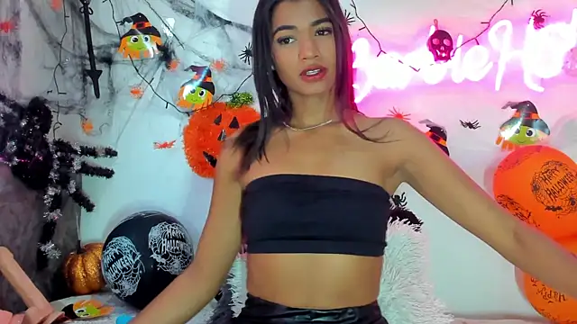 BarbieHotLaura online show from October 21, 5:39 pm