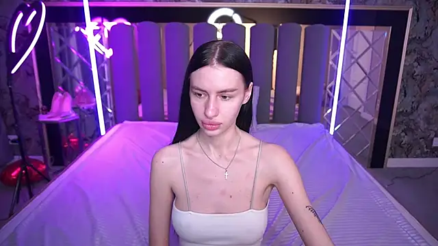 Snow WhiteeeX online show from April 11, 7:45 am