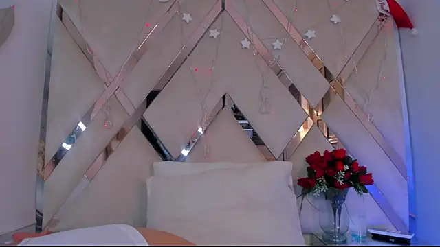 ninaht online show from December 5, 9:05 pm