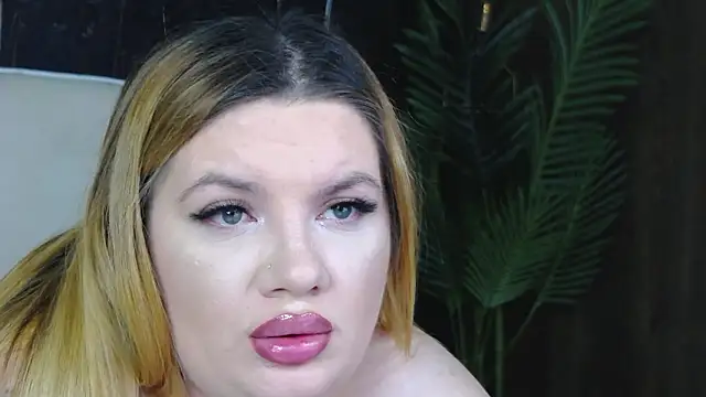 MelanieBrownn online show from January 18, 7:37 am