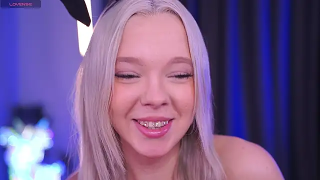  AlinaBailey online show from April 5, 8:02 am