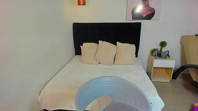 Scarlett  bell online show from October 10, 1:38 pm