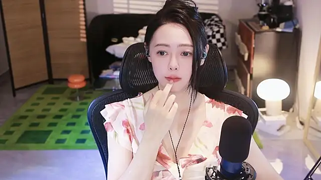 Roseonly  online show from November 1, 1:37 pm