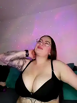 soofy   online show from October 11, 3:55 am