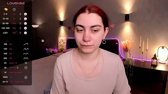 hannacheekss  online show from April 15, 2:12 am