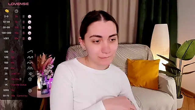 hannacheekss  online show from April 10, 6:30 am