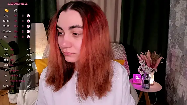 hannacheekss  online show from April 1, 2:01 am