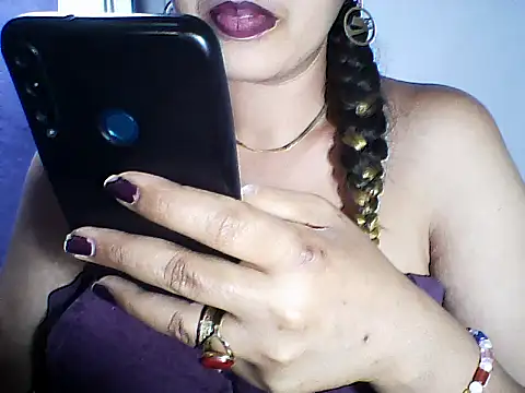 layanah12 online show from October 22, 7:30 pm