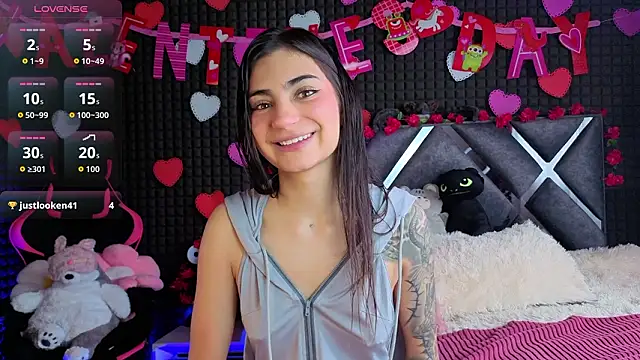 SolBeaumont1 online show from February 5, 7:28 pm