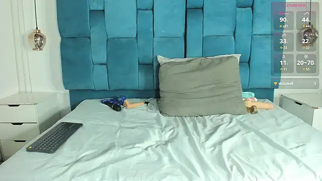 mia  fernandez online show from September 22, 8:18 pm