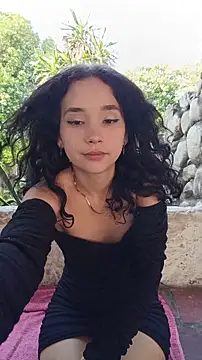 sweet outdoor charm online show from December 14, 9:09 pm