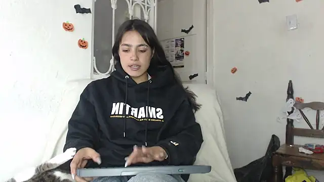 skinny sweet2411 online show from November 5, 11:43 pm