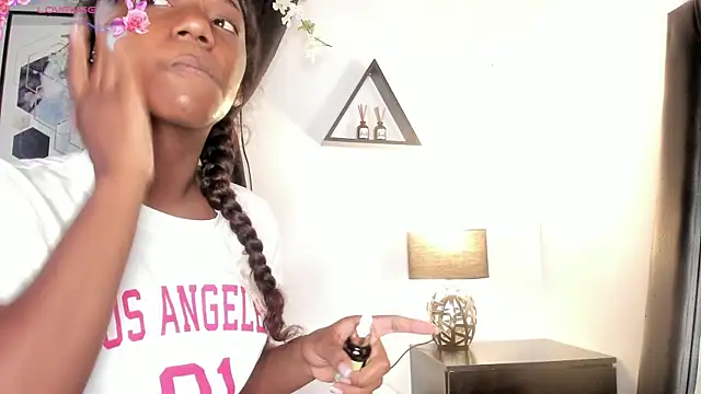 Khenta Michells online show from April 17, 10:28 am