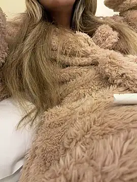 fofinhaa12 online show from February 15, 8:52 pm