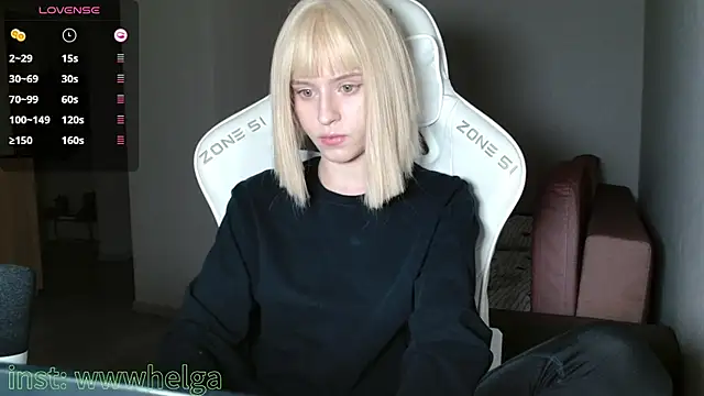 LizaKisses online show from November 18, 4:30 pm