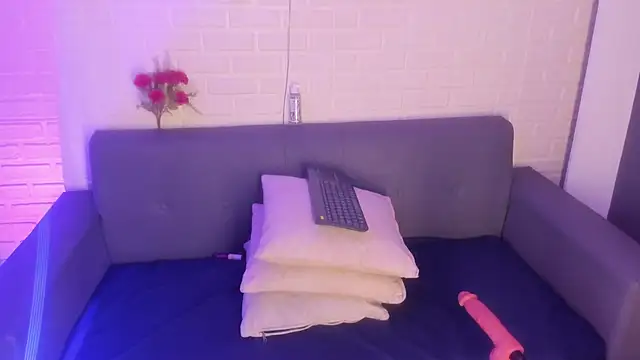 Snapshot of karina_gomez_18 chatting on September 21, 11:42 am karina gomez 18 online show from September 21, 11:42 am
