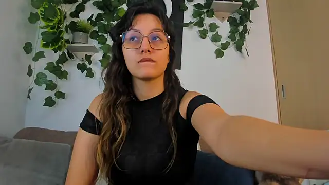 nataliepeterson online show from October 28, 11:42 pm