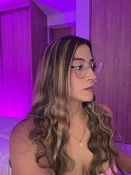 Issabela G1 online show from February 3, 1:05 am