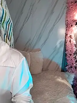 Nanda Vixen online show from January 8, 9:30 pm