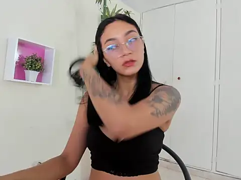 ASIAM BRUNET online show from October 29, 2:31 pm