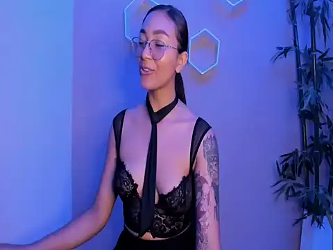 ASIAM BRUNET online show from February 11, 12:03 am