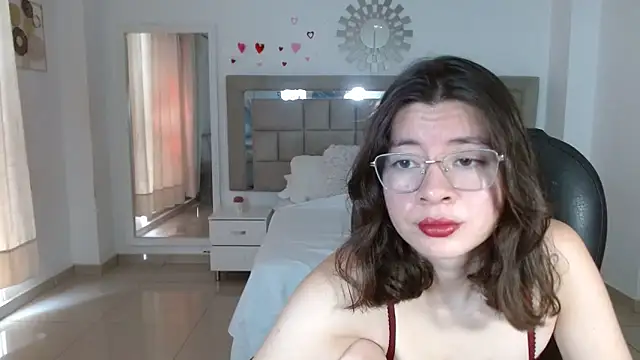 zoecruzz online show from September 16, 2:14 pm