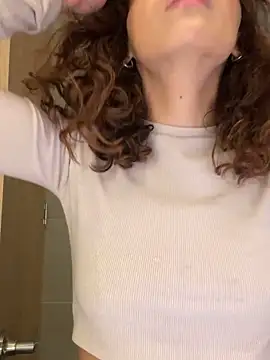 Snapshot of Katee_Jones chatting on October 3, 1:43 am Katee Jones online show from October 3, 1:43 am