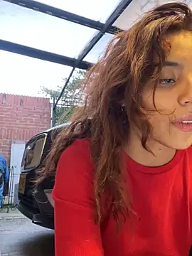 Snapshot of Katee_Jones chatting on October 29, 10:34 pm Katee Jones online show from October 29, 10:34 pm