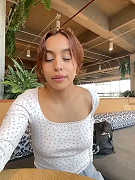 Snapshot of Katee_Jones chatting on October 28, 10:03 pm Katee Jones online show from October 28, 10:03 pm