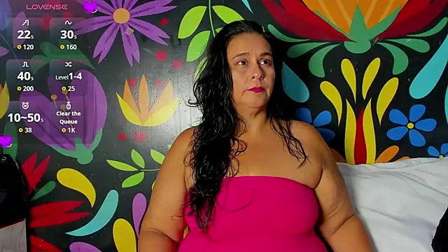 Snapshot of Sharllot_bbw chatting on October 9, 8:13 pm Sharllot bbw online show from October 9, 8:13 pm