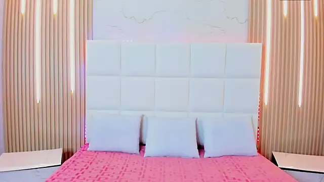 Iris Thompson  online show from October 18, 4:04 am