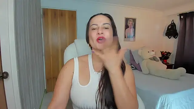 lucy diiaz online show from September 30, 8:03 pm