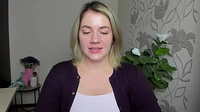 Snapshot of MariaSttone chatting on October 13, 6:10 pm MariaSttone online show from October 13, 6:10 pm