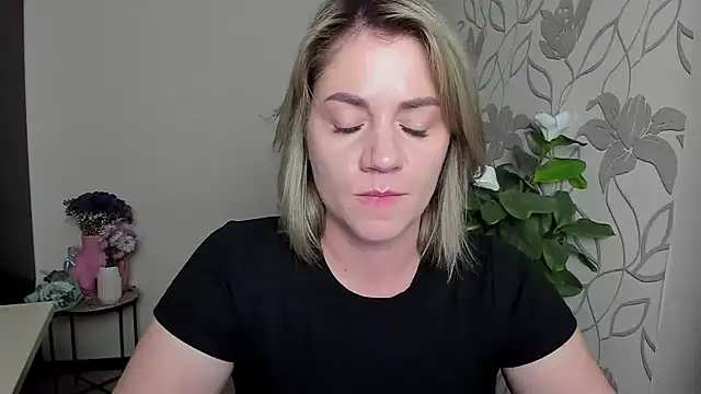 Snapshot of MariaSttone chatting on September 16, 7:33 pm MariaSttone online show from September 16, 7:33 pm