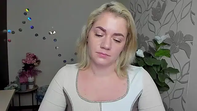 MariaSttone online show from December 3, 8:00 pm