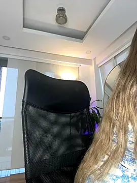 nicollefiorett online show from September 18, 9:57 pm