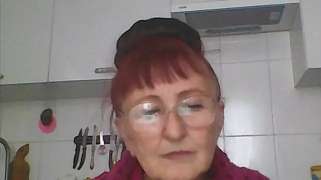 Snapshot of TanyaSweet634 chatting on October 2, 7:57 am TanyaSweet634 online show from October 2, 7:57 am