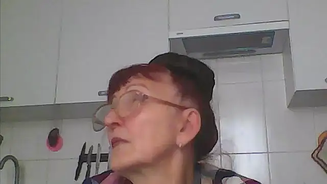 Snapshot of TanyaSweet634 chatting on October 3, 8:08 am TanyaSweet634 online show from October 3, 8:08 am
