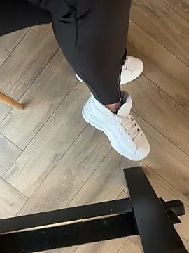 FeetVibe online show from October 30, 8:27 am