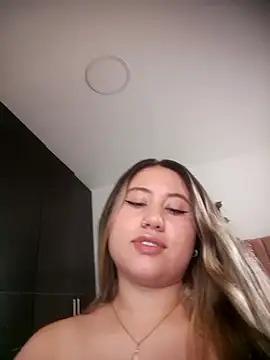 eimy collinssss online show from December 21, 7:18 pm