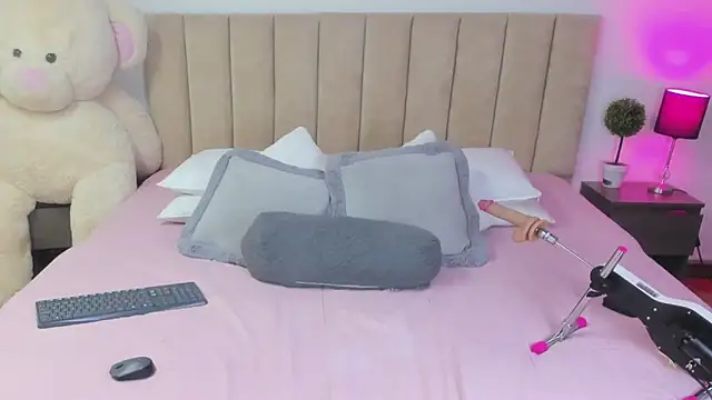 HannaRousse  online show from March 21, 8:25 pm